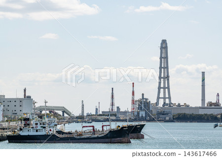 Industrial complex and port facilities (factory image) Industrial complex and port facilities (factory image) 143617466