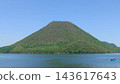 榛名山彷彿漂浮在湖面上。 143617643