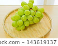 Shine Muscat that looks delicious 143619137