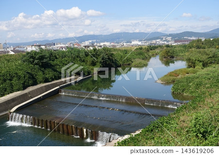 The Akutagawa River flowing through Takatsuki City and the lush green river scenery - Osaka Prefecture The Akutagawa River flowing through Takatsuki City and the lush green river scenery - Osaka Prefecture 143619206