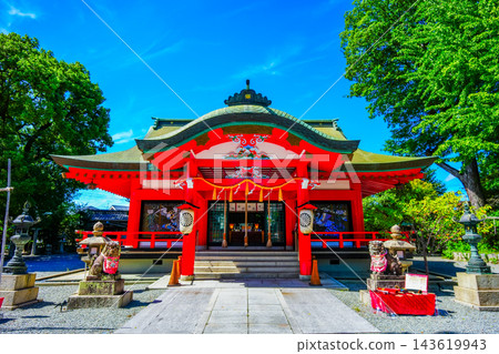 晴朗日子裡的五福神社:神社建築在藍天的映襯下顯得格外醒目,位於大阪府池田市 晴朗日子裡的五福神社:神社建築在藍天的映襯下顯得格外醒目,位於大阪府池田市 143619943
