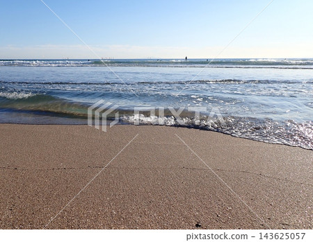 鎌倉由比濱海灘的海岸線 鎌倉由比濱海灘的海岸線 143625057