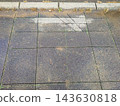道路維修工作開始前，已在瀝青路面上標示出切割點。 143630818