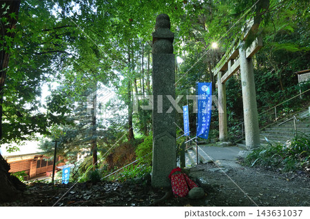 高野山朝石道第180塊石碑及牛觀勝府神社鳥居 [和歌山縣九戶山町] 143631037