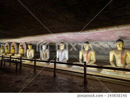 丹布勒石窟寺,2號窟,世界遺產 丹布勒石窟寺,2號窟,世界遺產 143638148