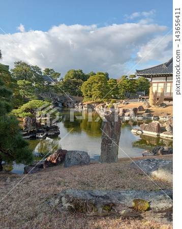 Autumn maple-lined path at Genkoan Temple in Kyoto 143656411