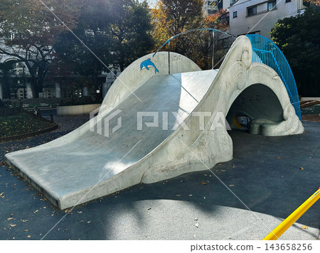 文京區新花公園 2 號溜滑梯 143658256
