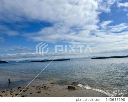 藍天和秋日海灘 藍天和秋日海灘 143658698
