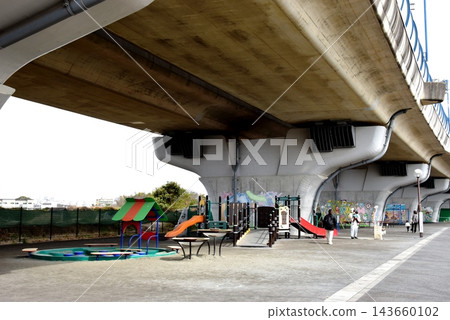 茅崎市新湘南繞道高架段下的湘南夢嬉戲公園及遊樂場設施 茅崎市新湘南繞道高架段下的湘南夢嬉戲公園及遊樂場設施 143660102