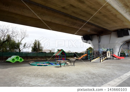 Shonan Yume Wakuwaku Park and playground equipment under the elevated section of the Shin-Shonan Bypass in Chigasaki City 143660103