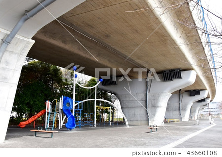 Shonan Yume Wakuwaku Park and playground equipment under the elevated section of the Shin-Shonan Bypass in Chigasaki City 143660108