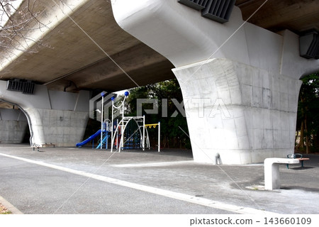 Shonan Yume Wakuwaku Park and playground equipment under the elevated section of the Shin-Shonan Bypass in Chigasaki City 143660109
