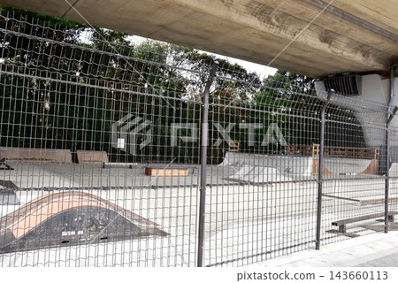 Chigasaki City, Shonan Yume Wakuwaku Park skateboard park under the elevated section of the Shin-Shonan Bypass Chigasaki City, Shonan Yume Wakuwaku Park skateboard park under the elevated section of the Shin-Shonan Bypass 143660113