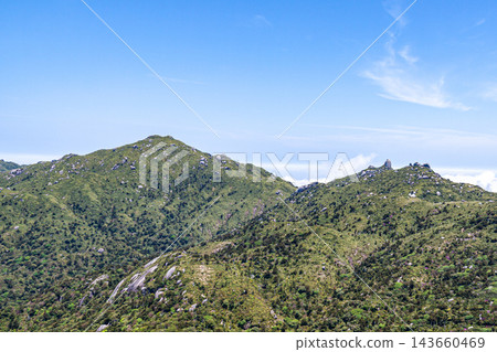 世界自然遺產屋久島的春天:從黑禦岳眺望宮之浦岳。 世界自然遺產屋久島的春天:從黑禦岳眺望宮之浦岳。 143660469