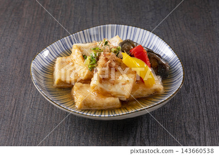 炸豆腐 炸豆腐 143660538