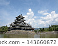 Matsumoto Castle, a national treasure, is beautiful in its black and white colors. 143660872