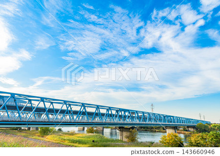 葛飾橋連接東京和千葉。 葛飾橋連接東京和千葉。 143660946