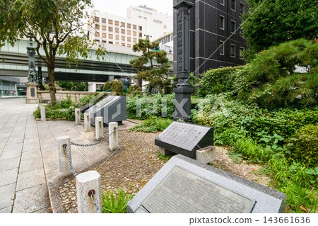 清晨的日本橋;設有原路標的廣場;東京都道路里程碑複製品;東京都政府 清晨的日本橋;設有原路標的廣場;東京都道路里程碑複製品;東京都政府 143661636