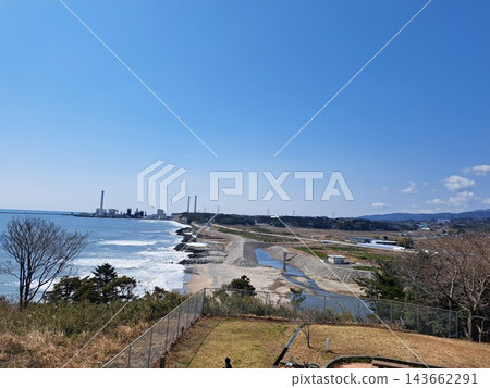 從這裡可以眺望海岸線和海堤,遠眺藍天和太平洋。 從這裡可以眺望海岸線和海堤,遠眺藍天和太平洋。 143662291