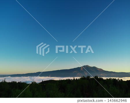 Distant view of Mt. Norikura above the clouds from Chao Ontake Mountain Resort Distant view of Mt. Norikura above the clouds from Chao Ontake Mountain Resort 143662946