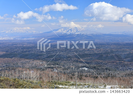 北海道茂琴山初冬景色 北海道茂琴山初冬景色 143663420