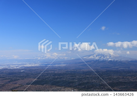 北海道茂琴山初冬景色 北海道茂琴山初冬景色 143663426