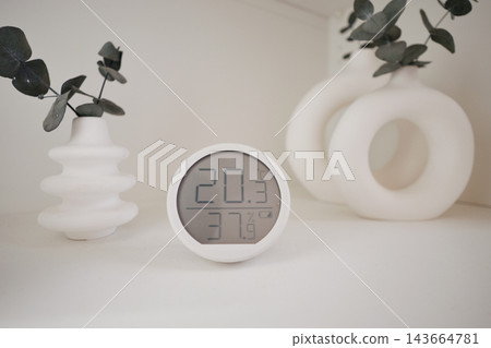 Display of temperature and humidity on a digital device with decorative elements Display of temperature and humidity on a digital device with decorative elements 143664781