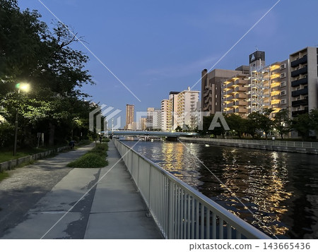 城市中的運河 城市中的運河 143665436
