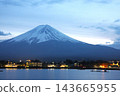 富士和夜景 143665955