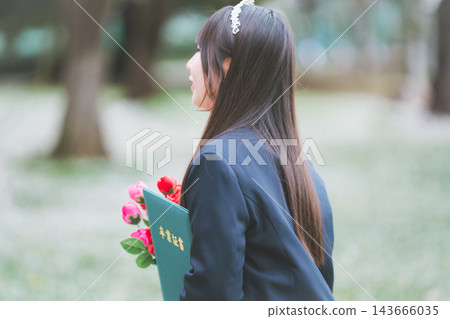 high school girl, graduate, graduation 143666035