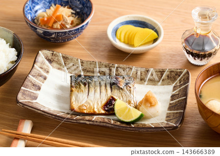 鹽烤鯖魚 143666389