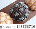 兩種大份量的瓜類麵包 143666716