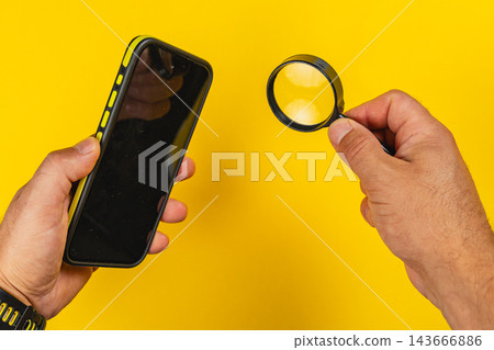 Using a magnifying glass with a smartphone for digital inspection Using a magnifying glass with a smartphone for digital inspection 143666886