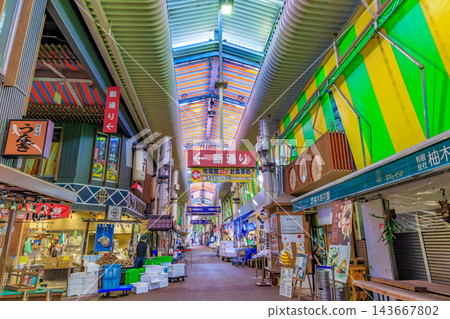 石川縣金澤市近江町市場，清晨 143667802