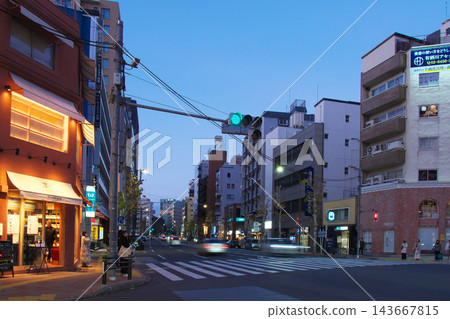 年末黃昏的外苑西通（廣橋十字路口）。城市景觀（2025 年 12 月） 143667815