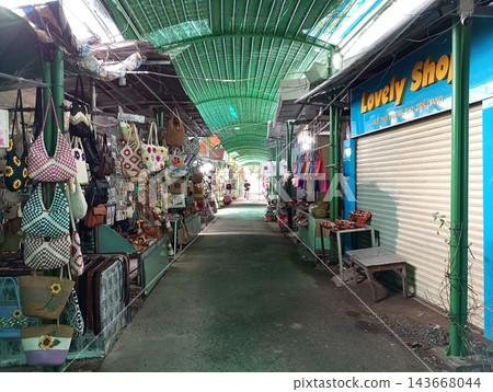 【越南】老城區充滿當地風情的街頭市場與街景 【越南】老城區充滿當地風情的街頭市場與街景 143668044