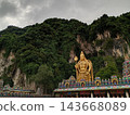 [Malaysia] The gigantic Murugan statue and lush rocky mountains of Batu Caves 143668089