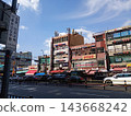 [South Korea] A lively street scene in Seoul lined with billboards. 143668242