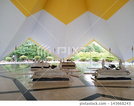【馬來西亞】國家清真寺（Masjid Negara）的現代白色空間和優美的建築設計 143668243
