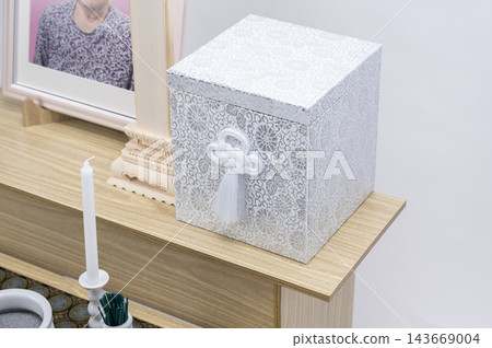 骨盒和葬禮後祭壇 骨盒和葬禮後祭壇 143669004