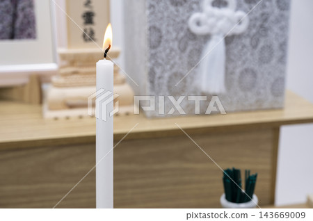 蠟燭與葬禮後的祭壇 143669009