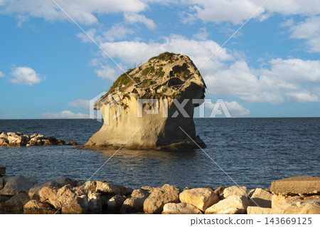 Il fungo rock formation in lacco ameno, ischia island Il fungo rock formation in lacco ameno, ischia island 143669125