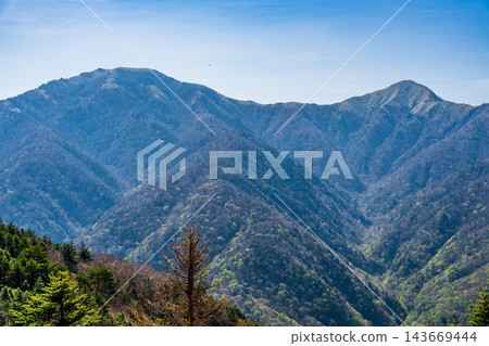 【劍山國定公園】初夏前往泊丸的登山步道,眺望劍山和次郎街 1, 德島縣三好市 【劍山國定公園】初夏前往泊丸的登山步道,眺望劍山和次郎街 1, 德島縣三好市 143669444