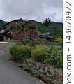 The tranquil scenery is very soothing. 143670922