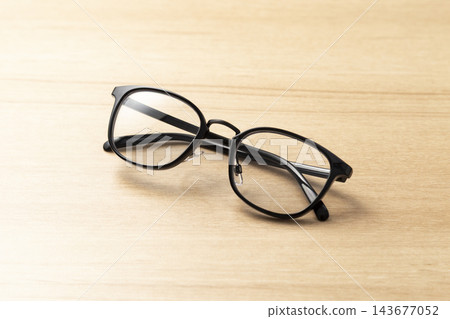 Glasses placed on the desk Glasses placed on the desk 143677052