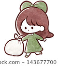 一個女孩提著垃圾袋去倒垃圾。 143677700