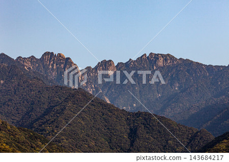 屋久島,雄偉的永田山景色,世界自然遺產(春季) 屋久島,雄偉的永田山景色,世界自然遺產(春季) 143684217