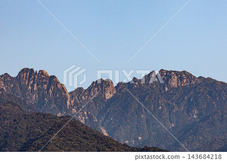 屋久島,雄偉的永田山景色,世界自然遺產(春季) 屋久島,雄偉的永田山景色,世界自然遺產(春季) 143684218