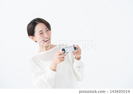 女人在玩遊戲 143685019