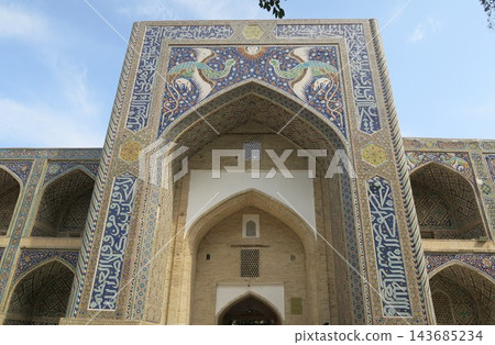 布哈拉 Lyab-i Hauz 河畔的 Nadir Dibangegi Madrasah 布哈拉 Lyab-i Hauz 河畔的 Nadir Dibangegi Madrasah 143685234